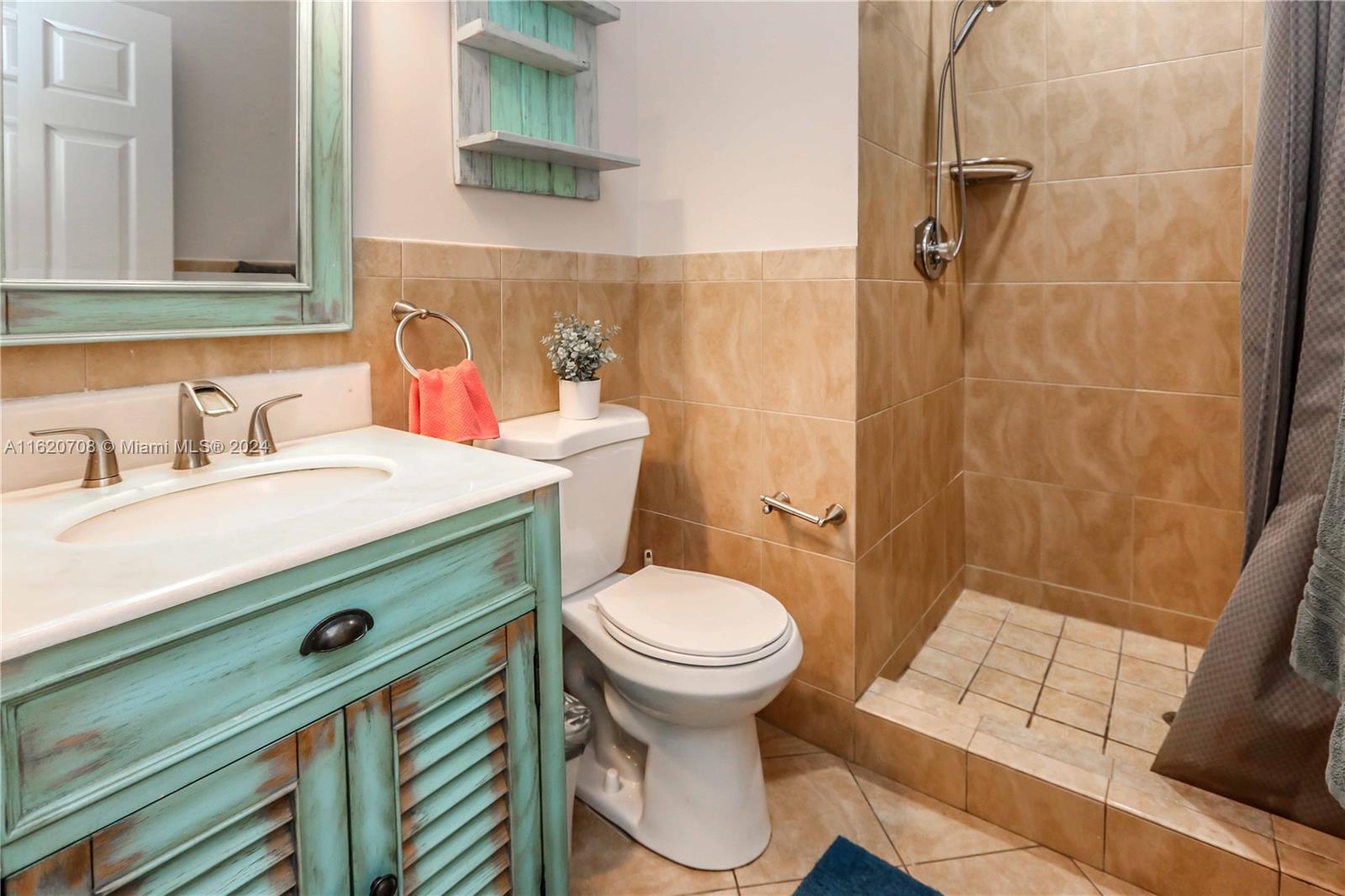 HOLLYWOOD LAKES SEC - Residential