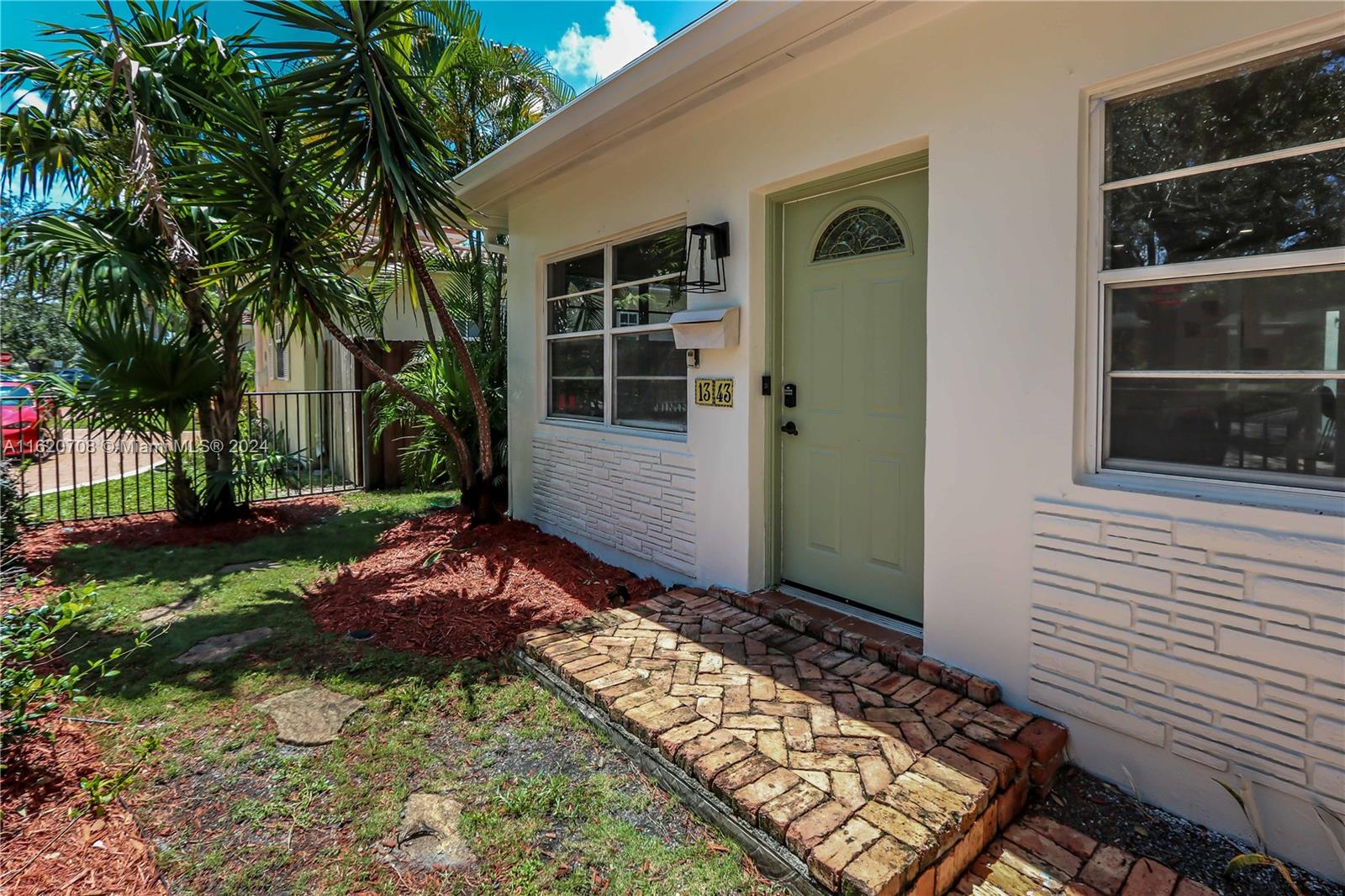 HOLLYWOOD LAKES SEC - Residential
