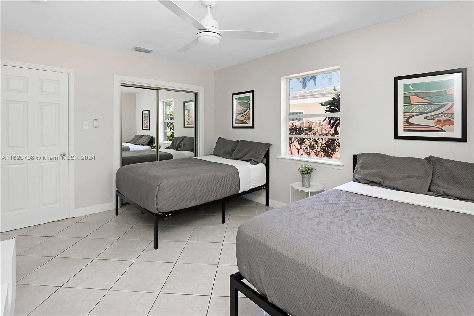 HOLLYWOOD LAKES SEC - Residential