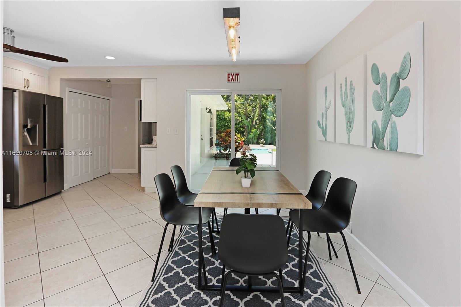 HOLLYWOOD LAKES SEC - Residential