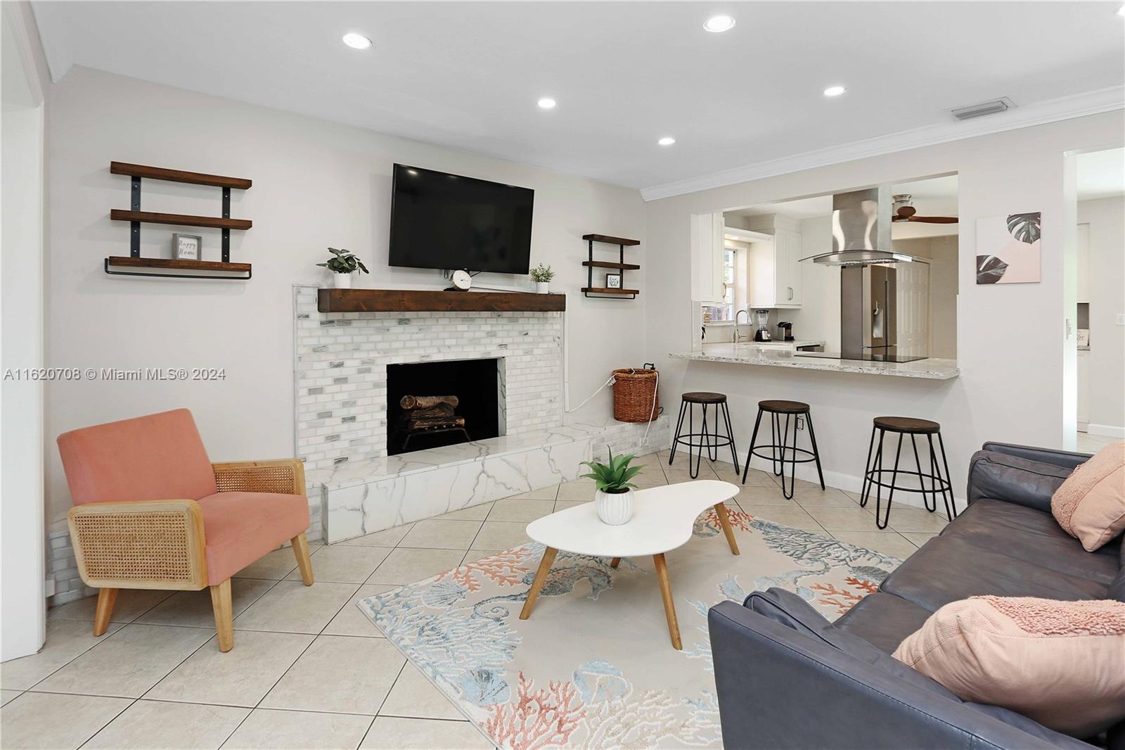 HOLLYWOOD LAKES SEC - Residential