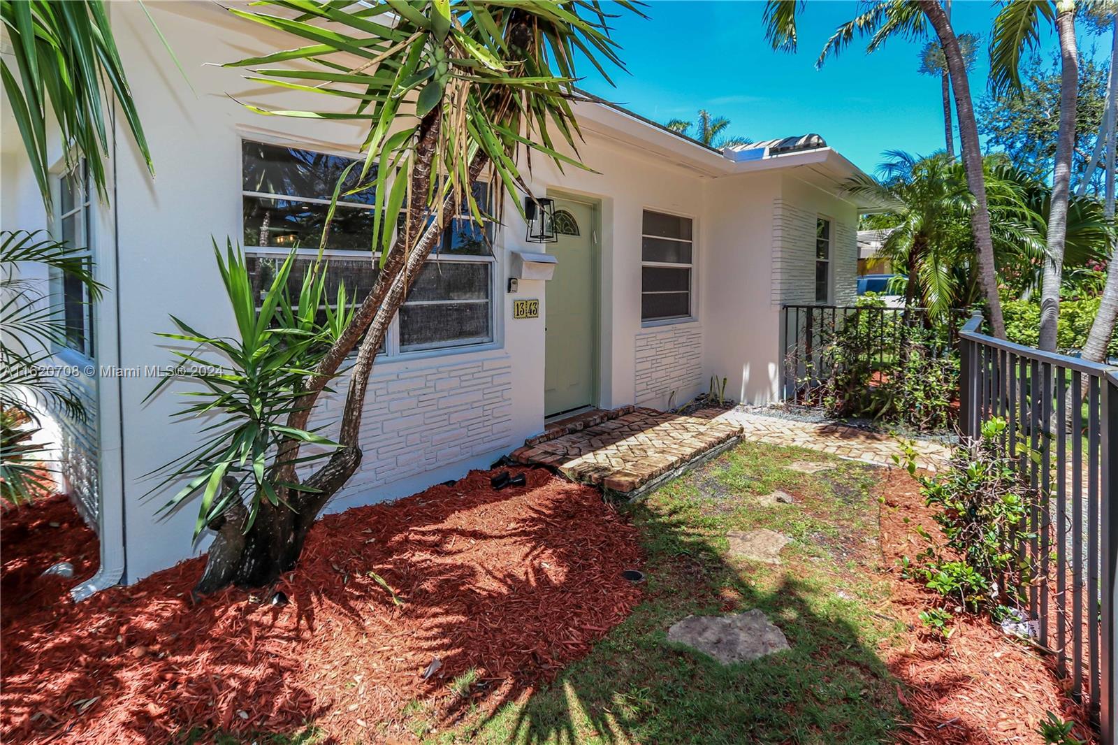 HOLLYWOOD LAKES SEC - Residential