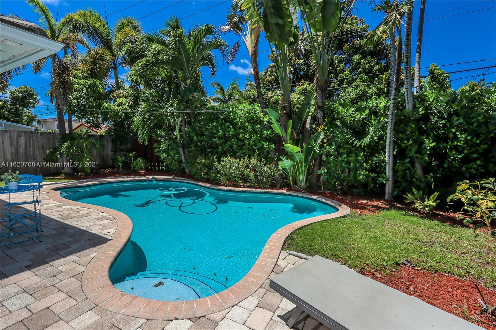 HOLLYWOOD LAKES SEC - Residential