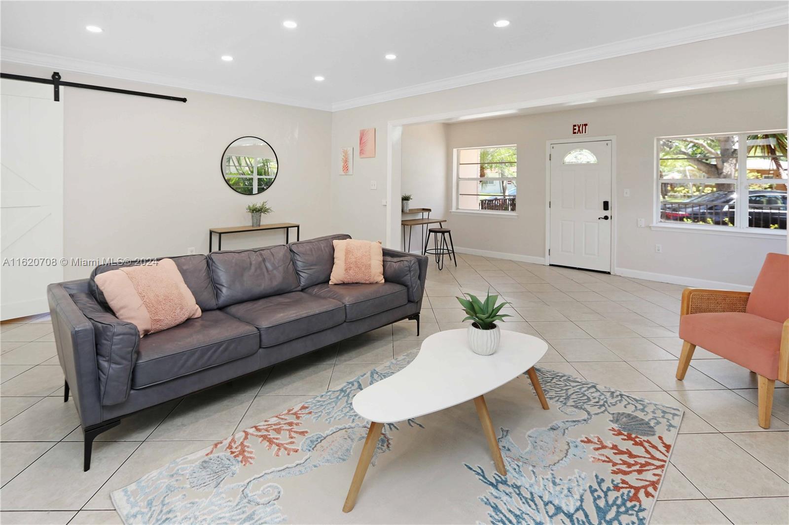 HOLLYWOOD LAKES SEC - Residential