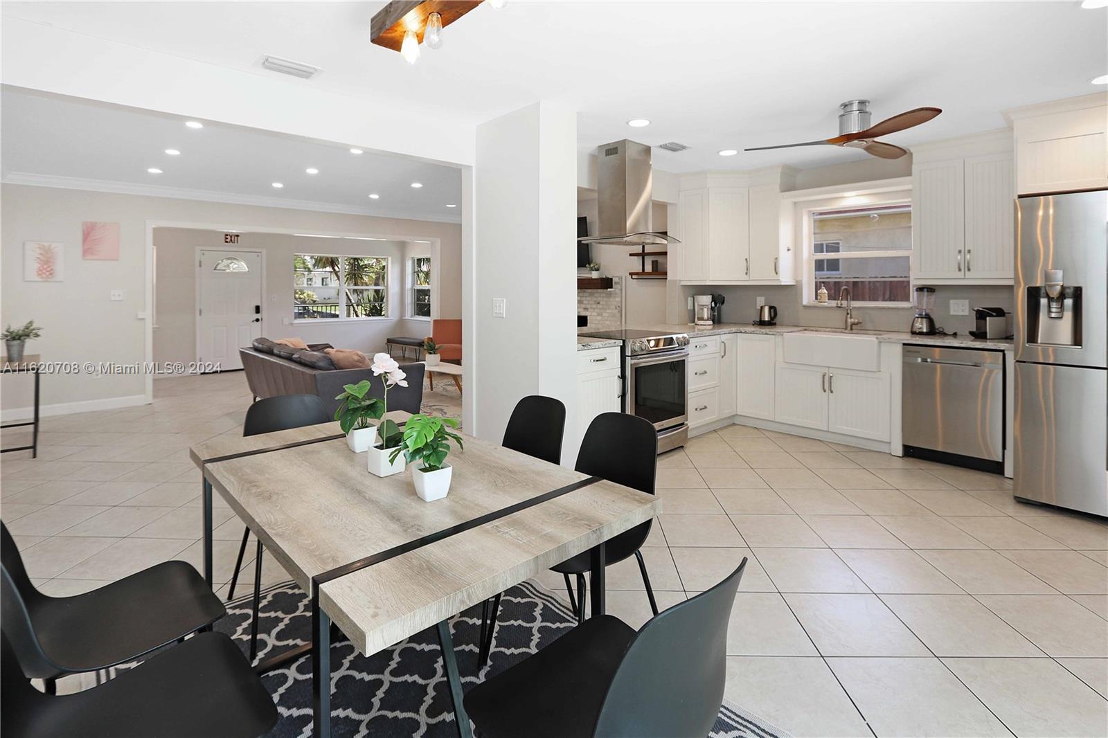 HOLLYWOOD LAKES SEC - Residential