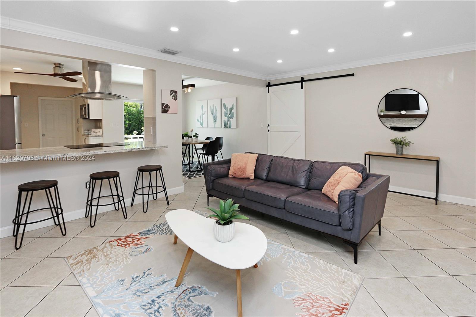 HOLLYWOOD LAKES SEC - Residential