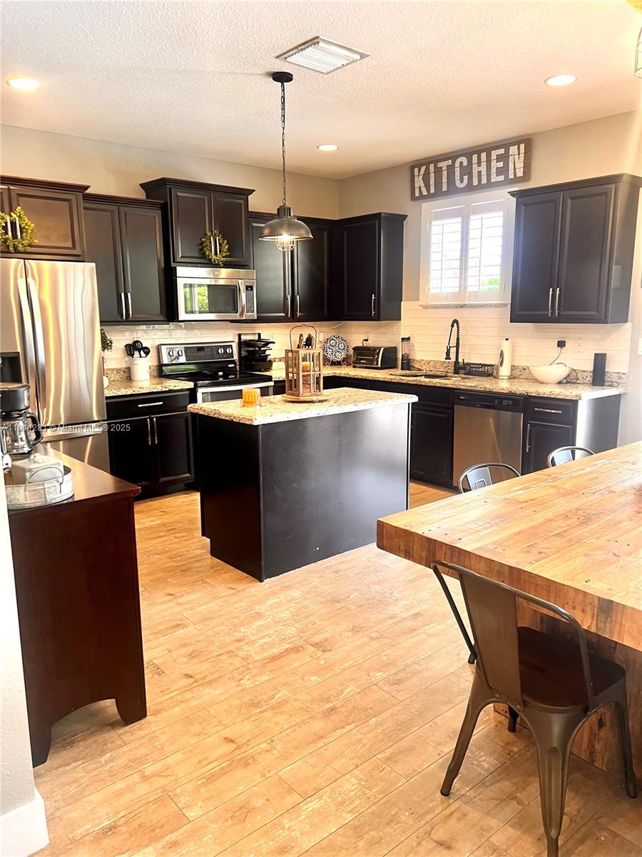 ESTATE MANSIONS 1ST ADDN - Residential Lease