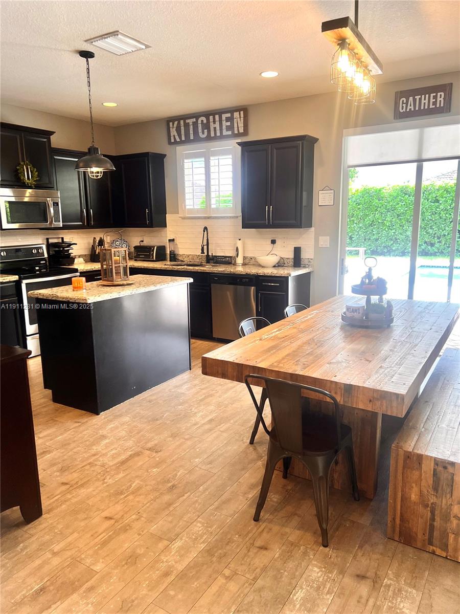 ESTATE MANSIONS 1ST ADDN - Residential Lease