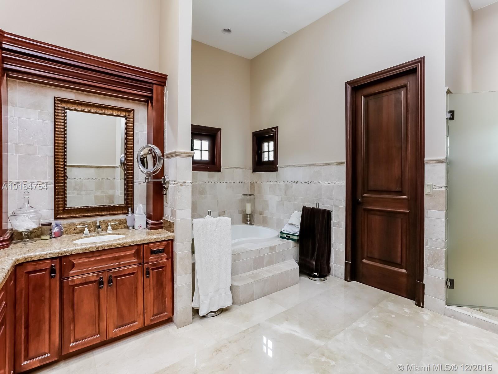 Bonaventure 82-43 B - Residential Lease