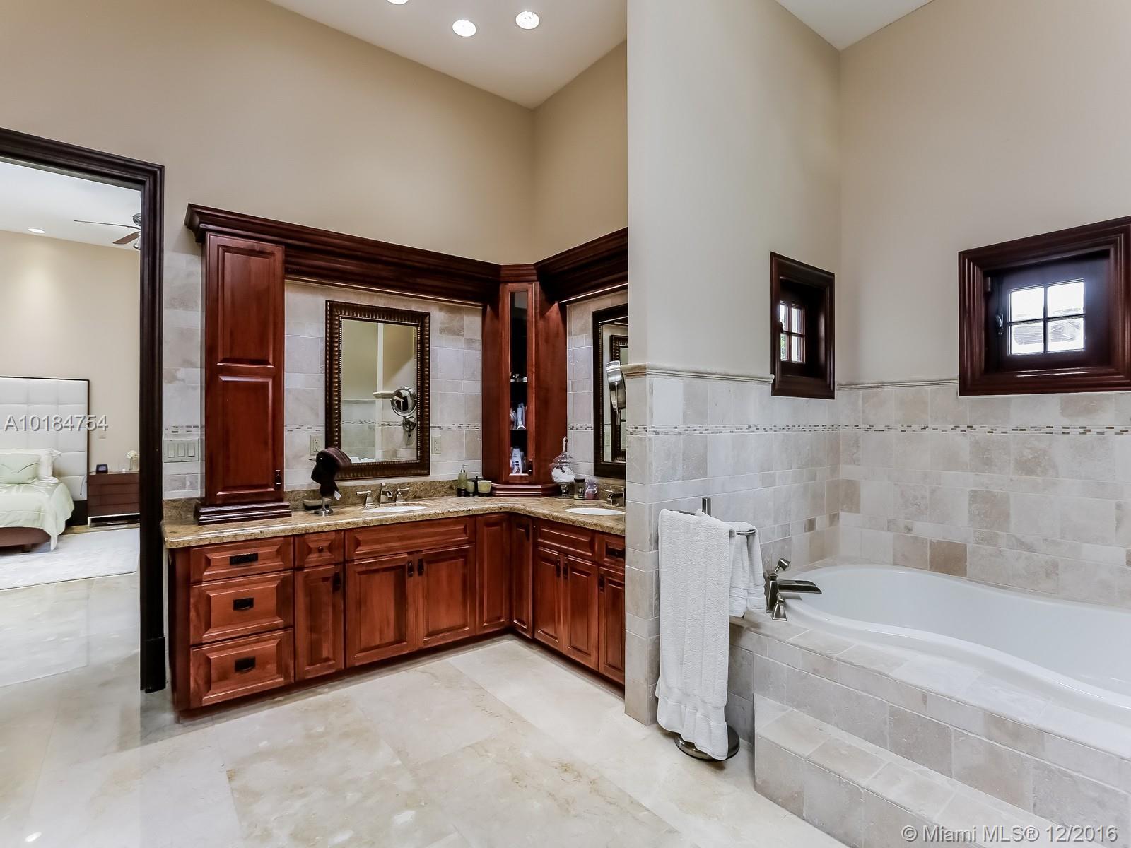 Bonaventure 82-43 B - Residential Lease
