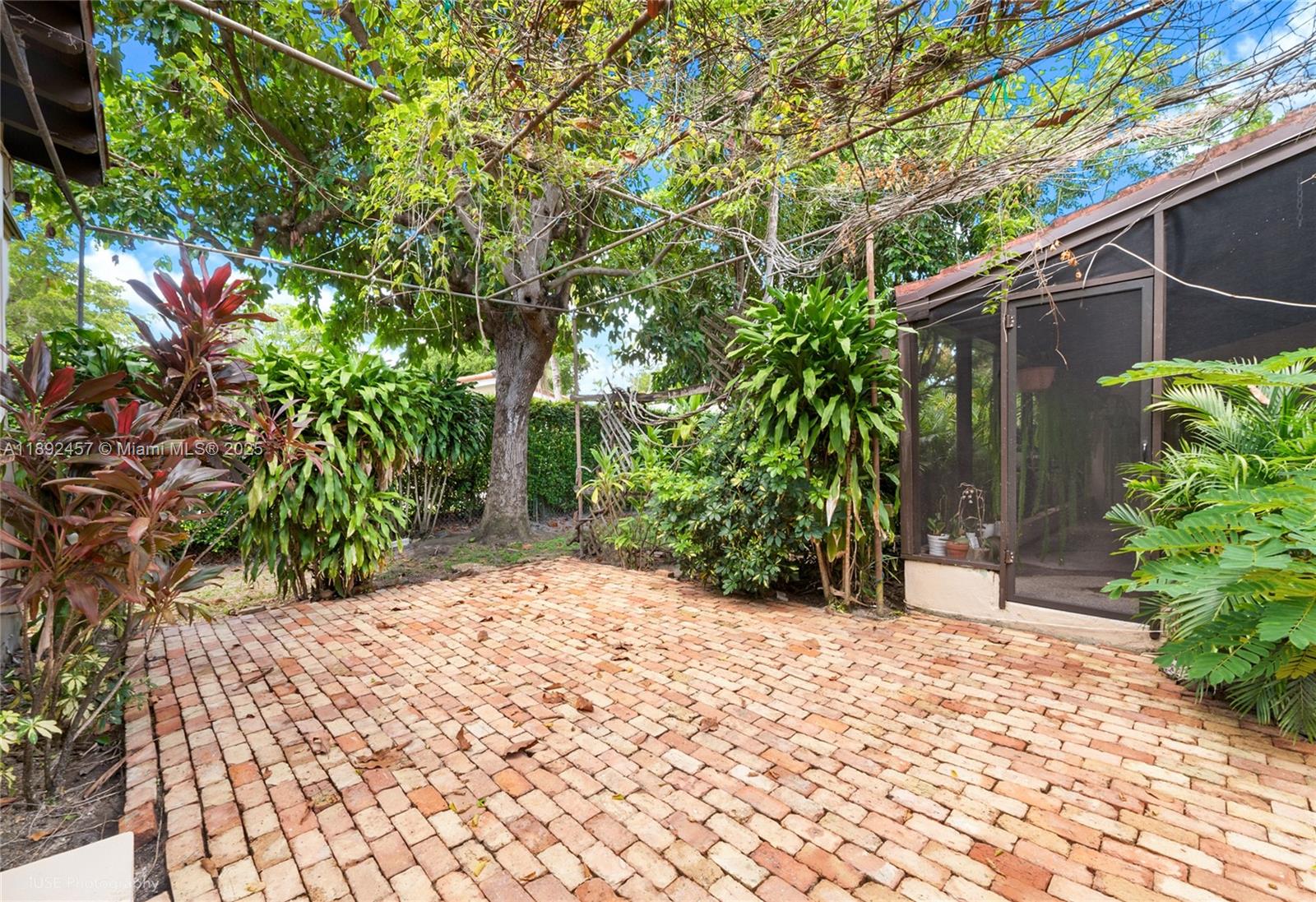 CORAL GABLES RIV SEC 6 - Residential