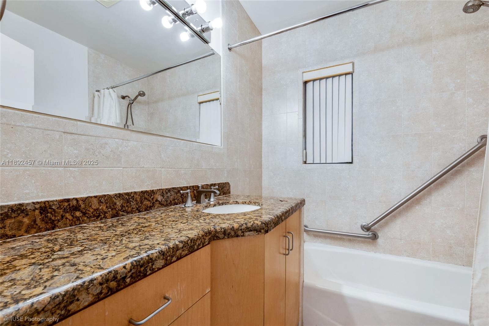 CORAL GABLES RIV SEC 6 - Residential