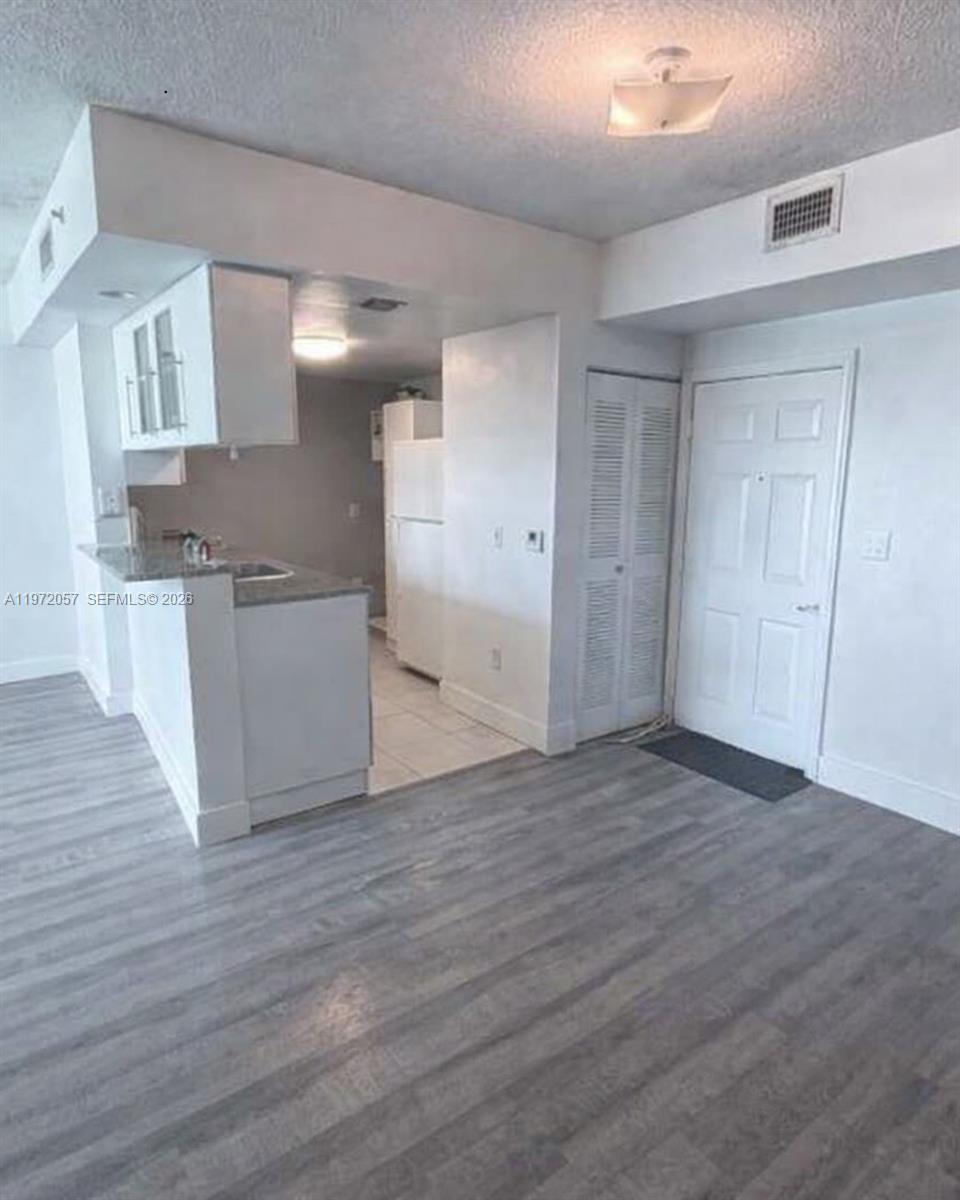 1800 BISCAYNE PLAZA CONDO - Residential