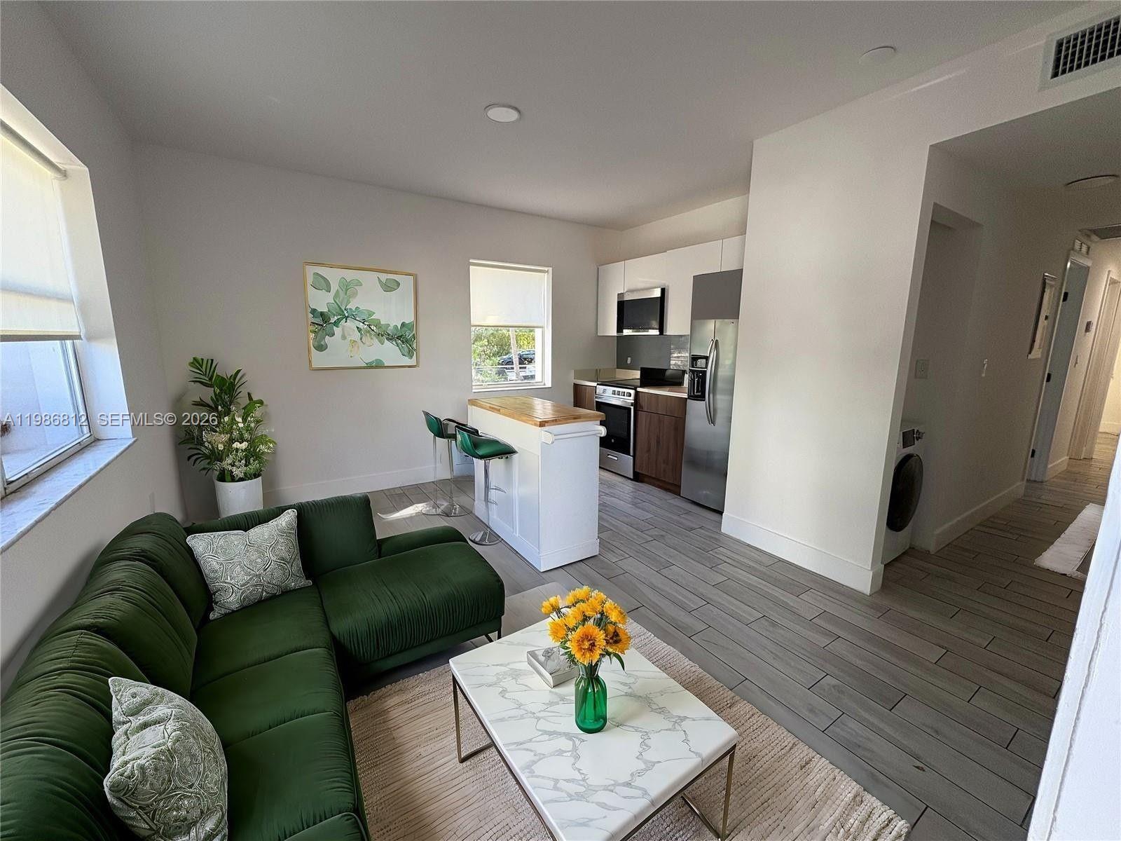 1000 7th St 10