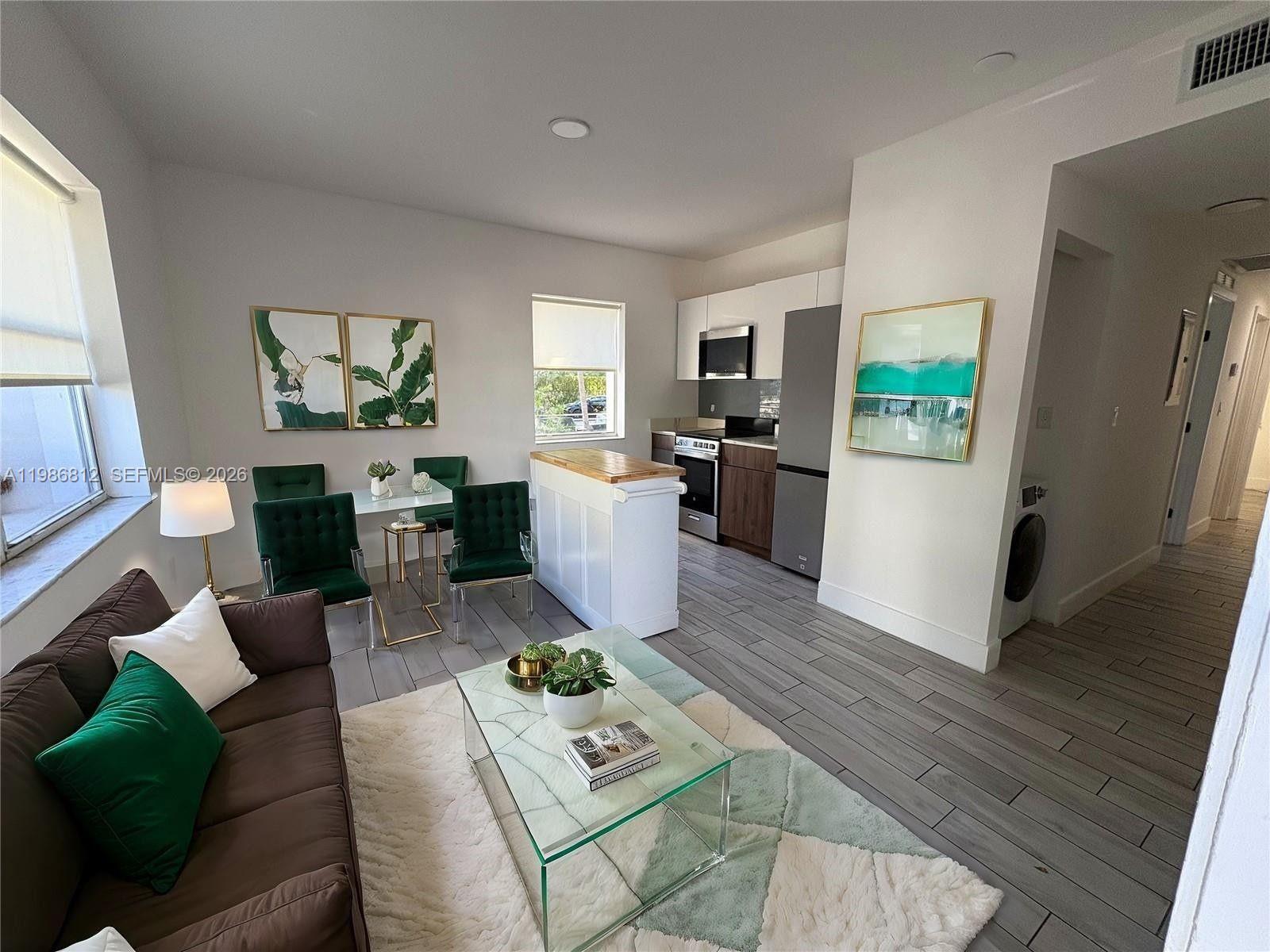 1000 7th St 10
