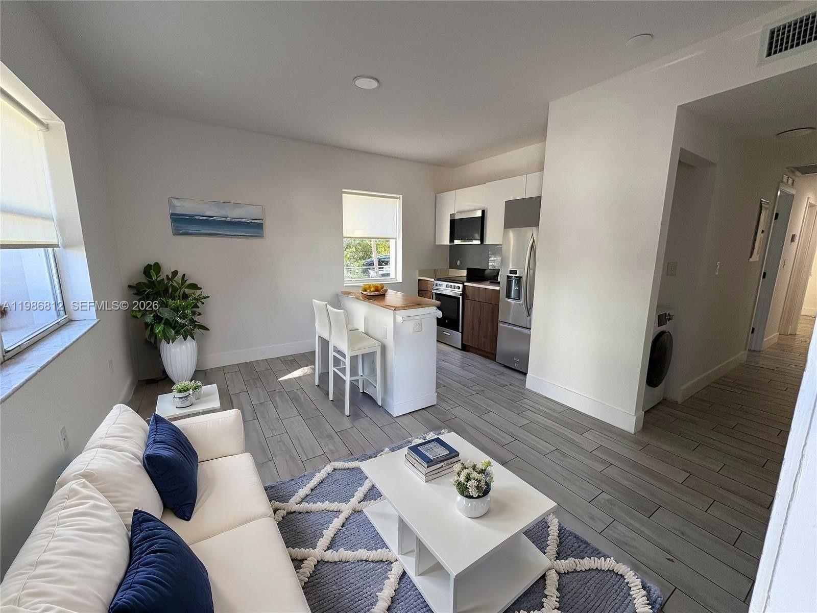 1000 7th St 10