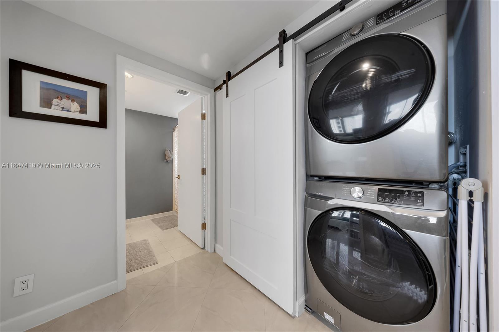 BLUE BAY TOWER CONDO - Residential