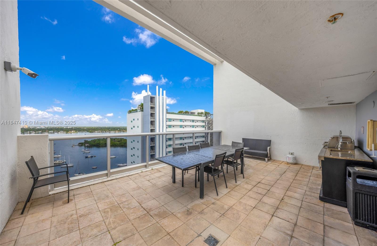 BLUE BAY TOWER CONDO - Residential