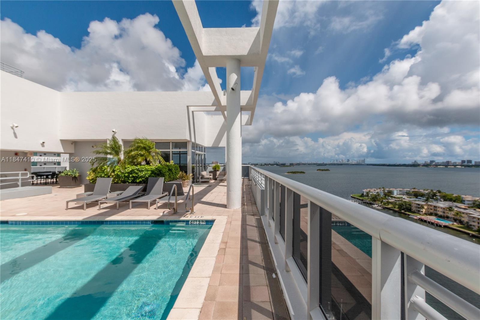 BLUE BAY TOWER CONDO - Residential