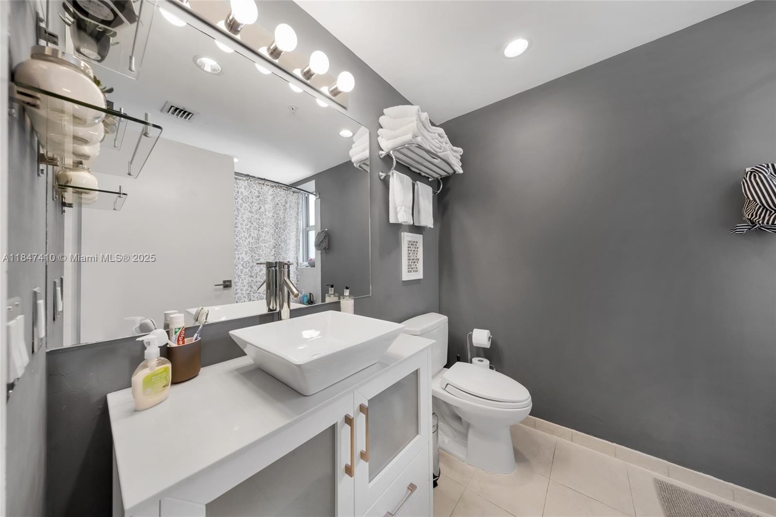 BLUE BAY TOWER CONDO - Residential