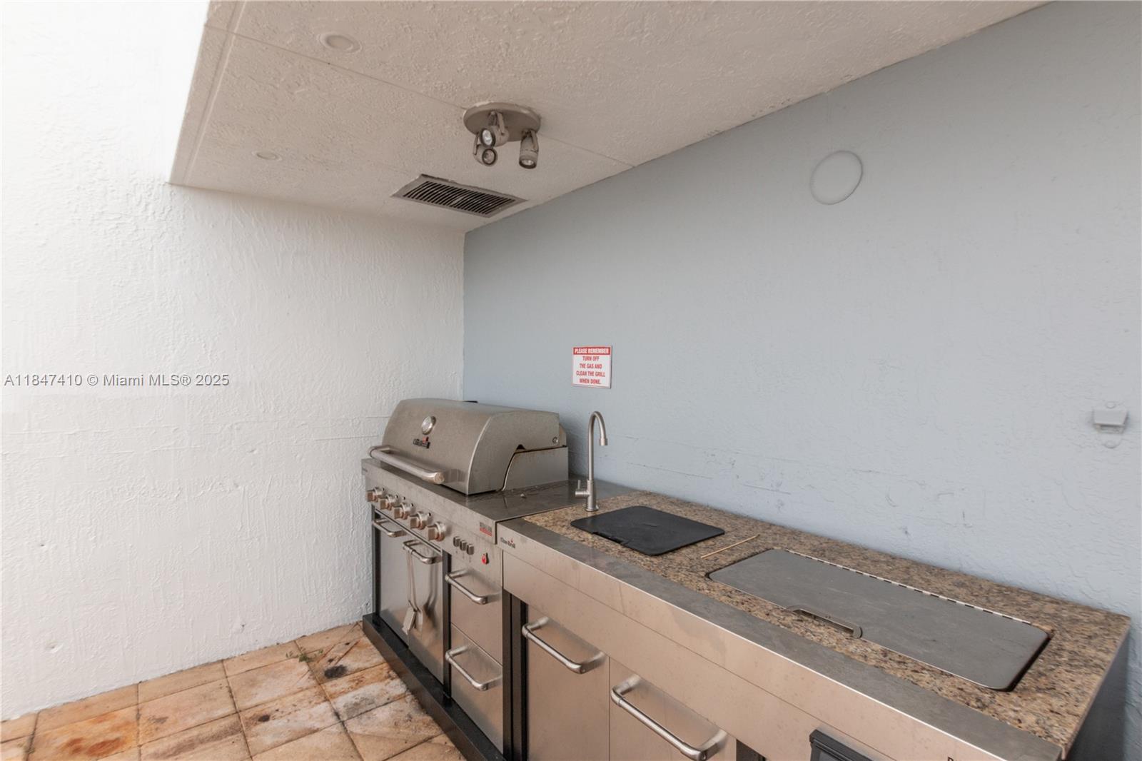 BLUE BAY TOWER CONDO - Residential