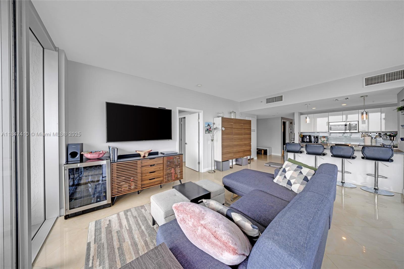 BLUE BAY TOWER CONDO - Residential