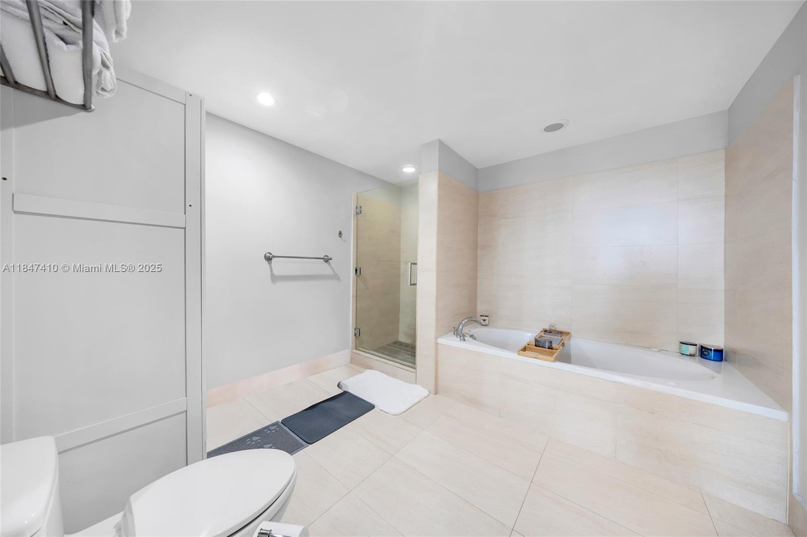 BLUE BAY TOWER CONDO - Residential