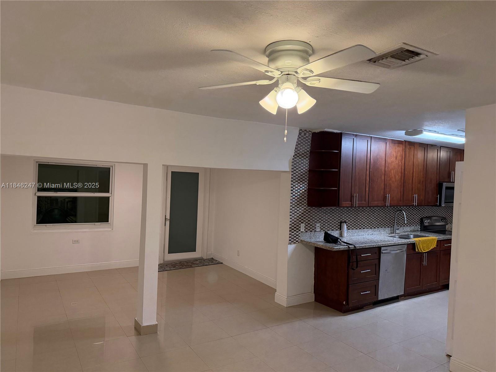 FIRST ADDITION TO CANAL G - Residential Lease