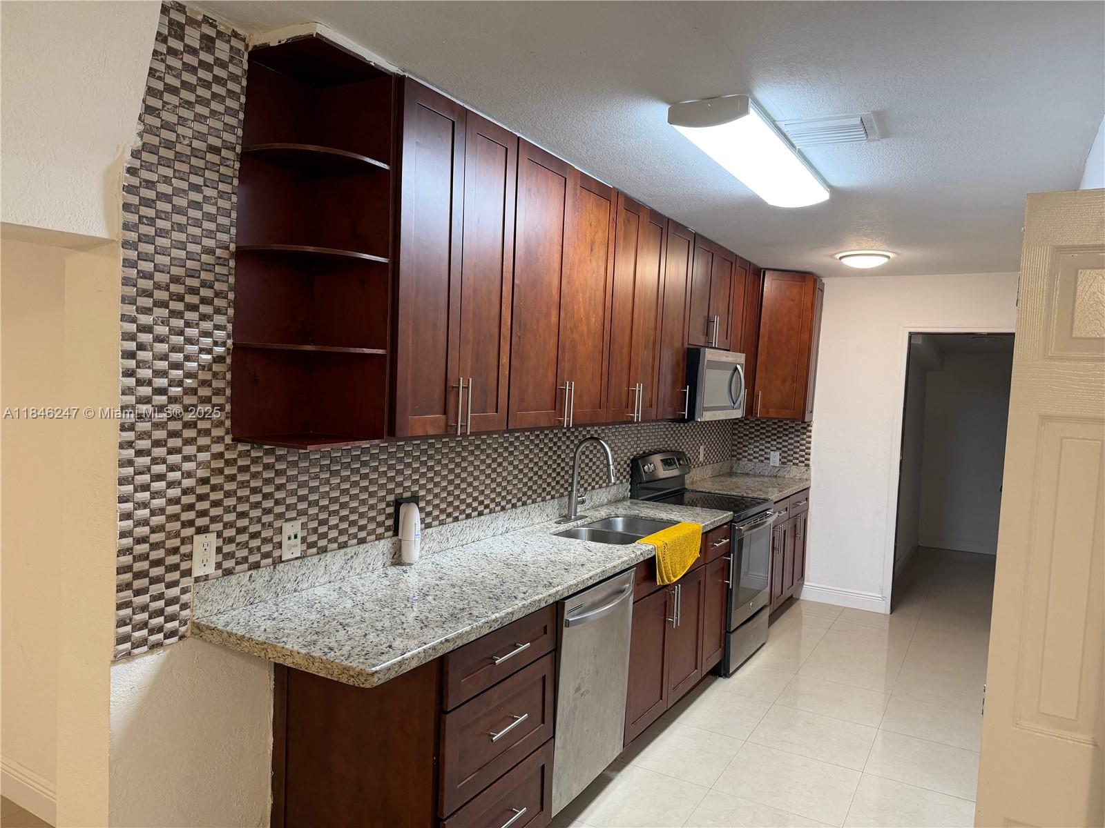 FIRST ADDITION TO CANAL G - Residential Lease