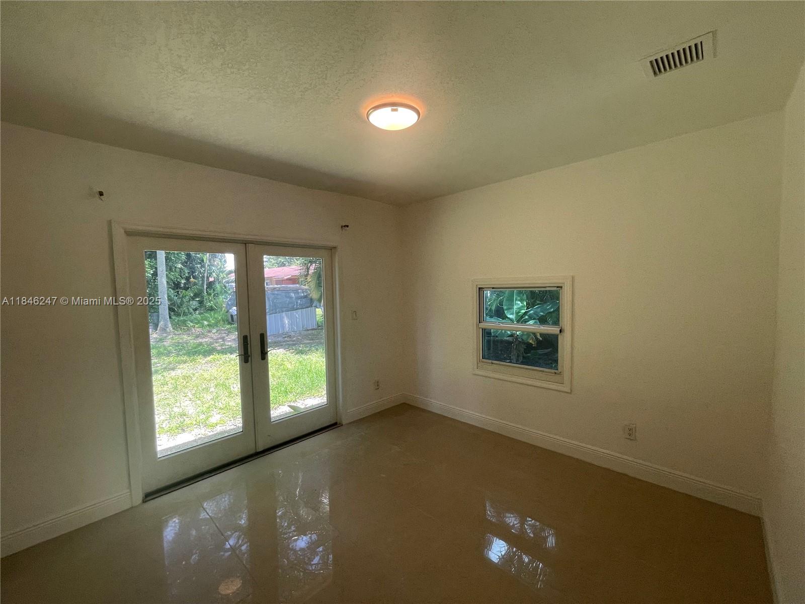 FIRST ADDITION TO CANAL G - Residential Lease