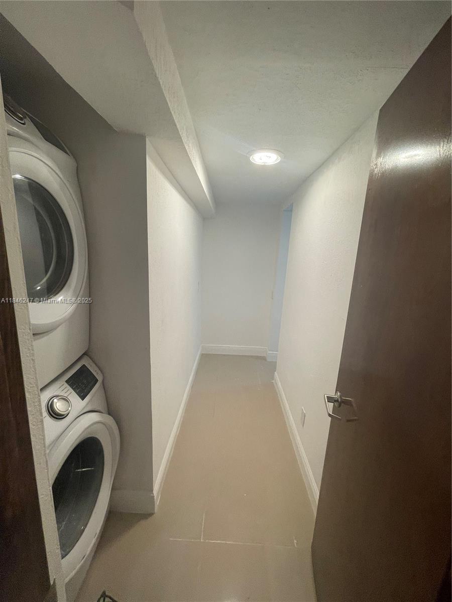 FIRST ADDITION TO CANAL G - Residential Lease