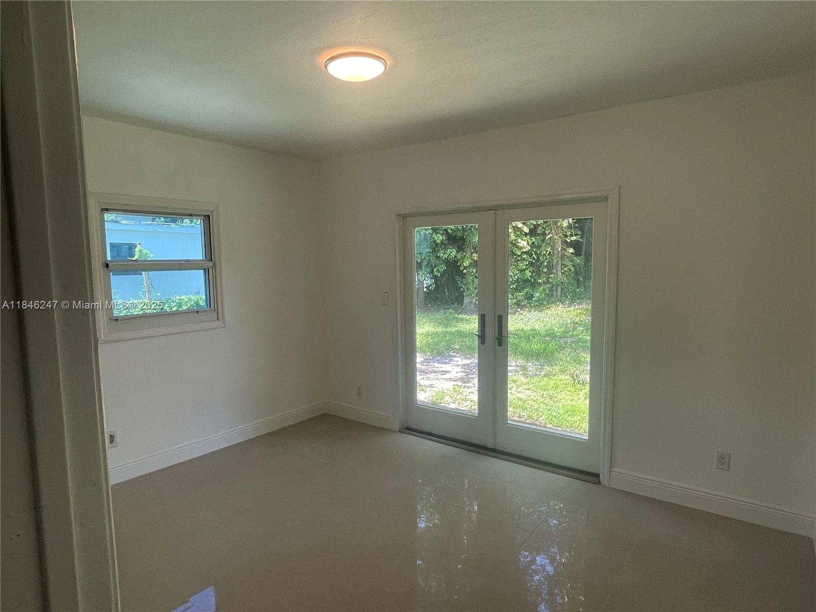 FIRST ADDITION TO CANAL G - Residential Lease