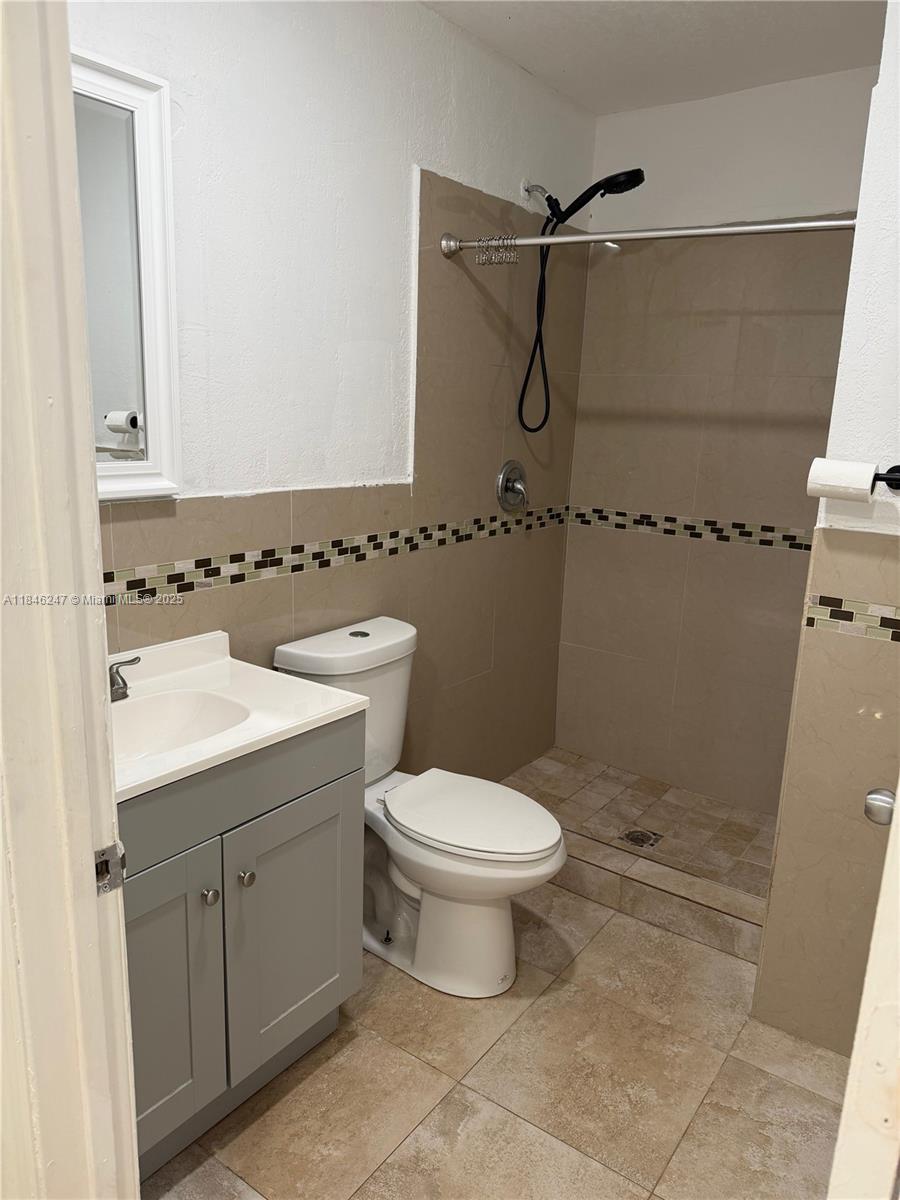 FIRST ADDITION TO CANAL G - Residential Lease