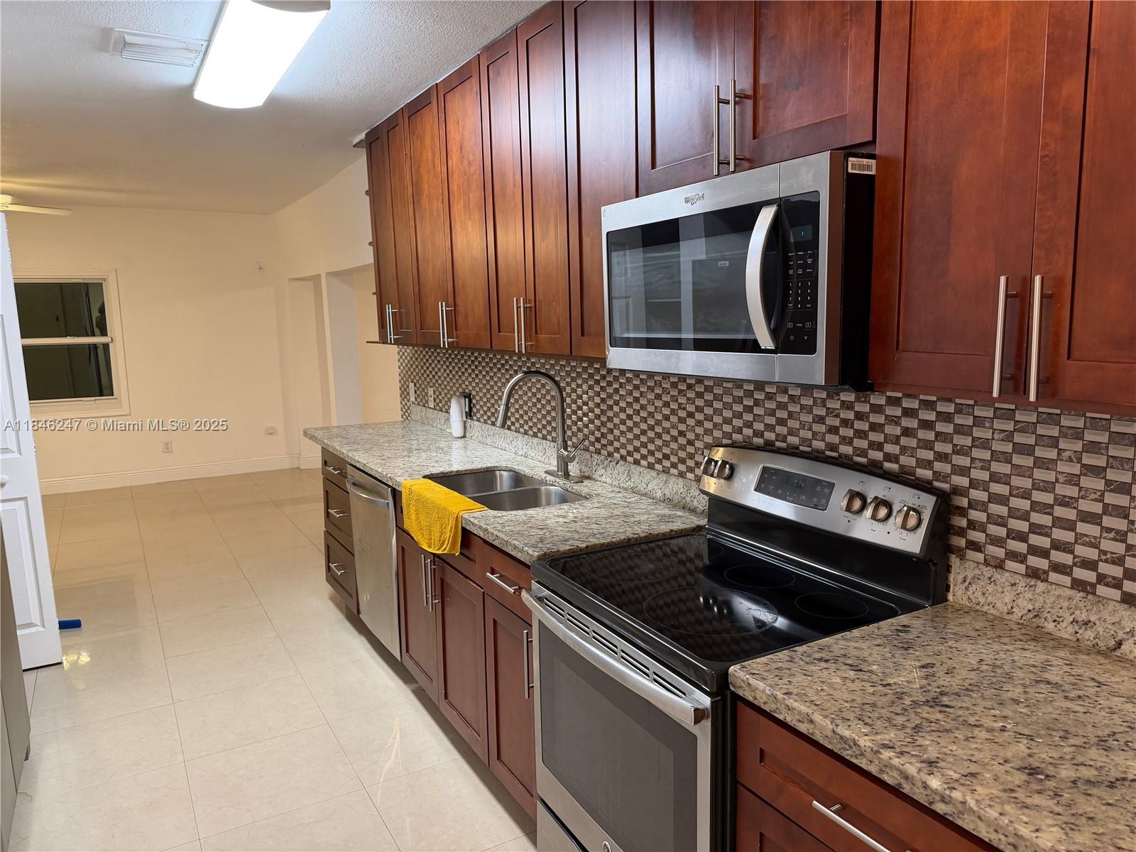 FIRST ADDITION TO CANAL G - Residential Lease