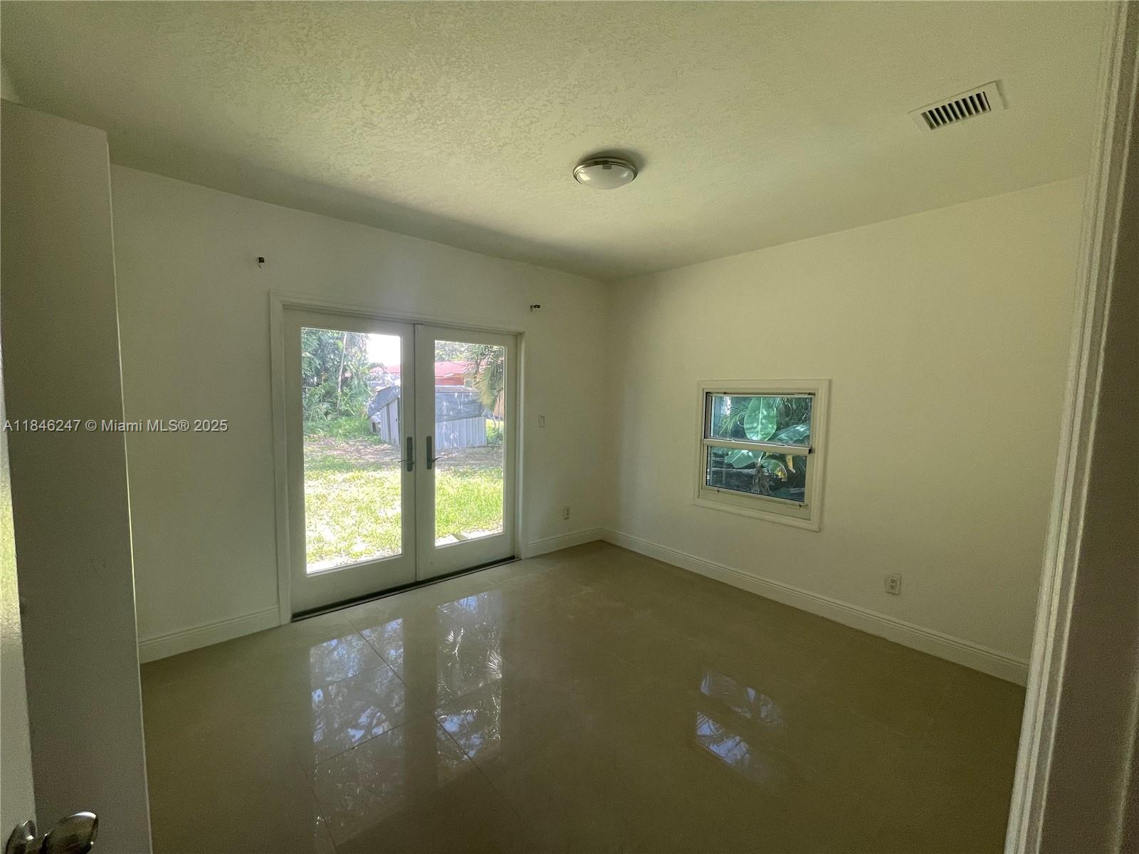 FIRST ADDITION TO CANAL G - Residential Lease