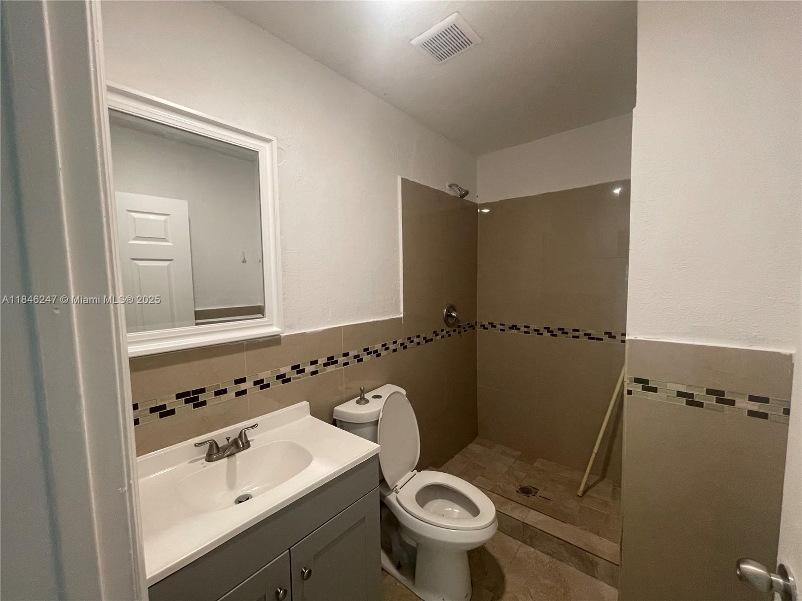 FIRST ADDITION TO CANAL G - Residential Lease