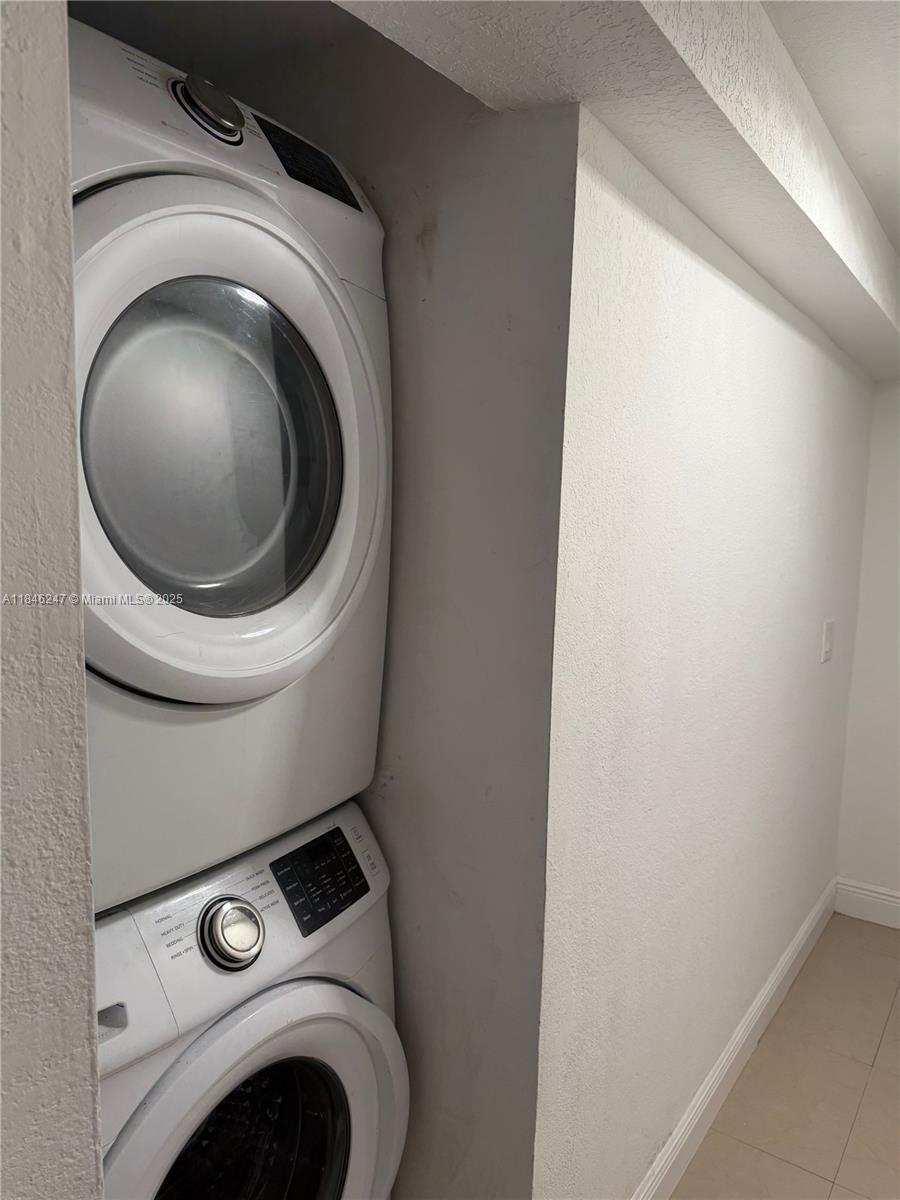 FIRST ADDITION TO CANAL G - Residential Lease