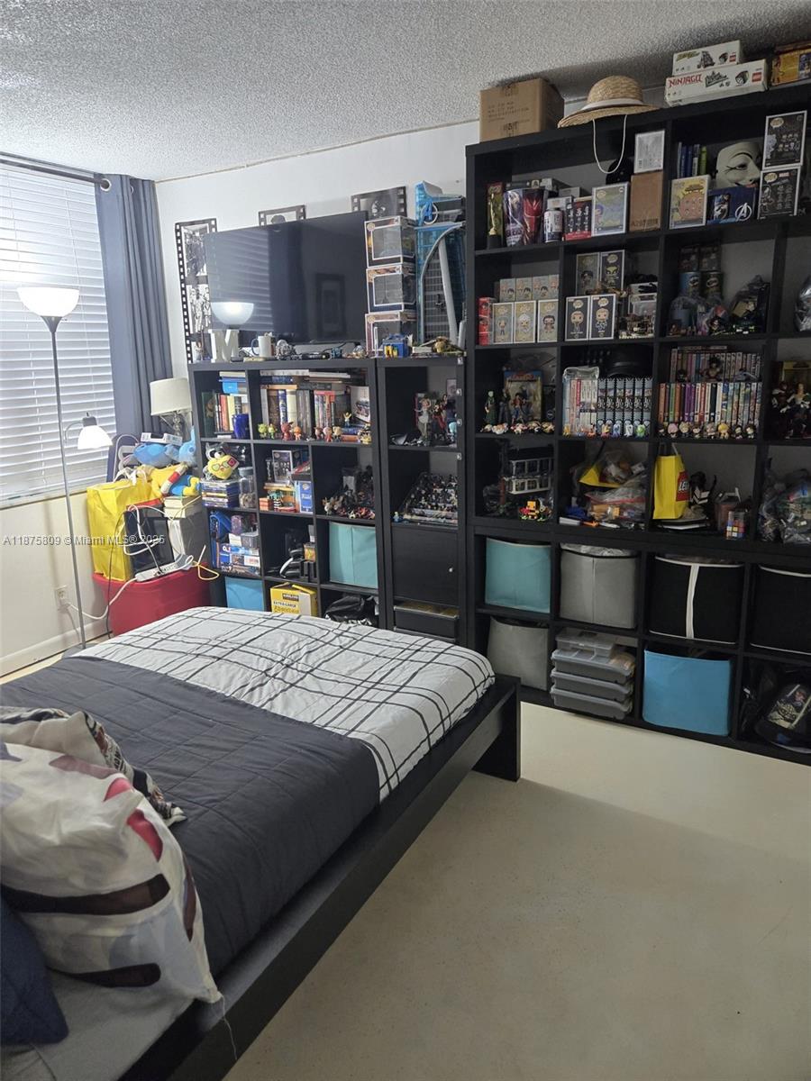 LIVE OAK CONDOMINIUM TWO - Residential