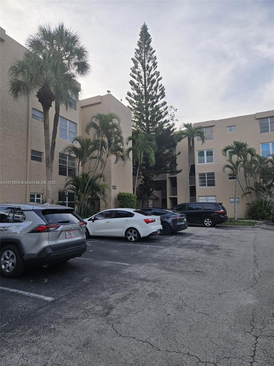LIVE OAK CONDOMINIUM TWO - Residential