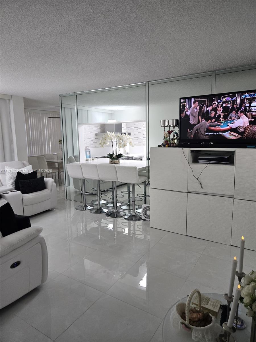 LIVE OAK CONDOMINIUM TWO - Residential