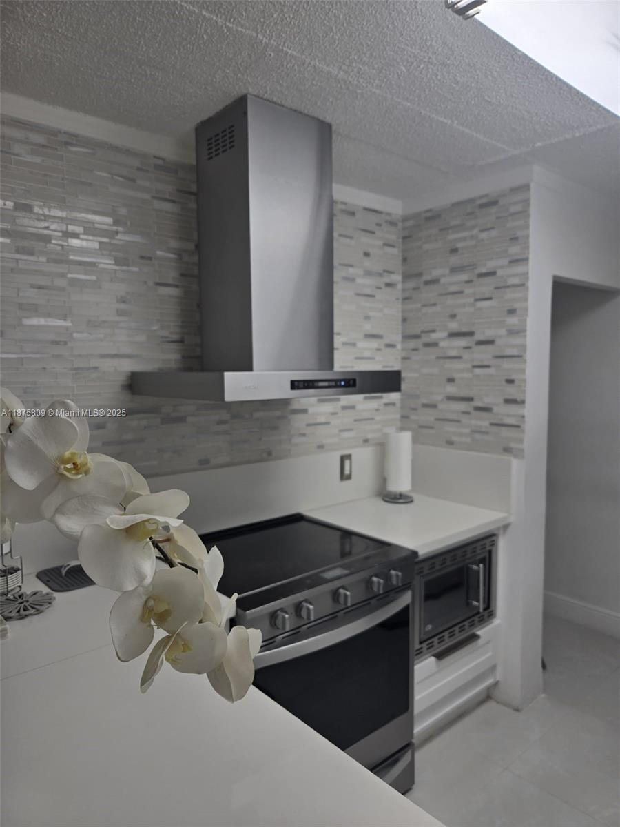 LIVE OAK CONDOMINIUM TWO - Residential