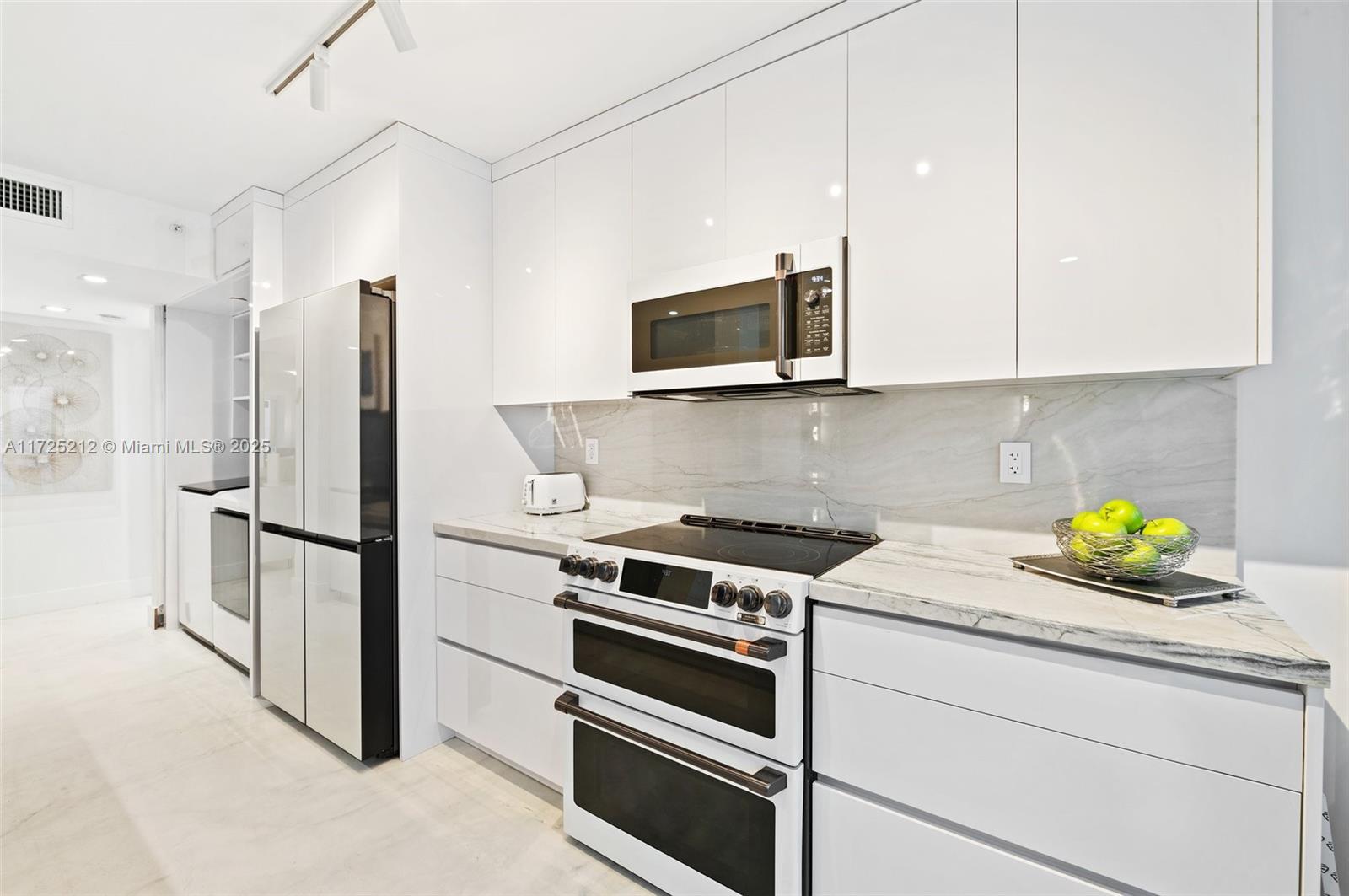 9341 Collins Ave 1002