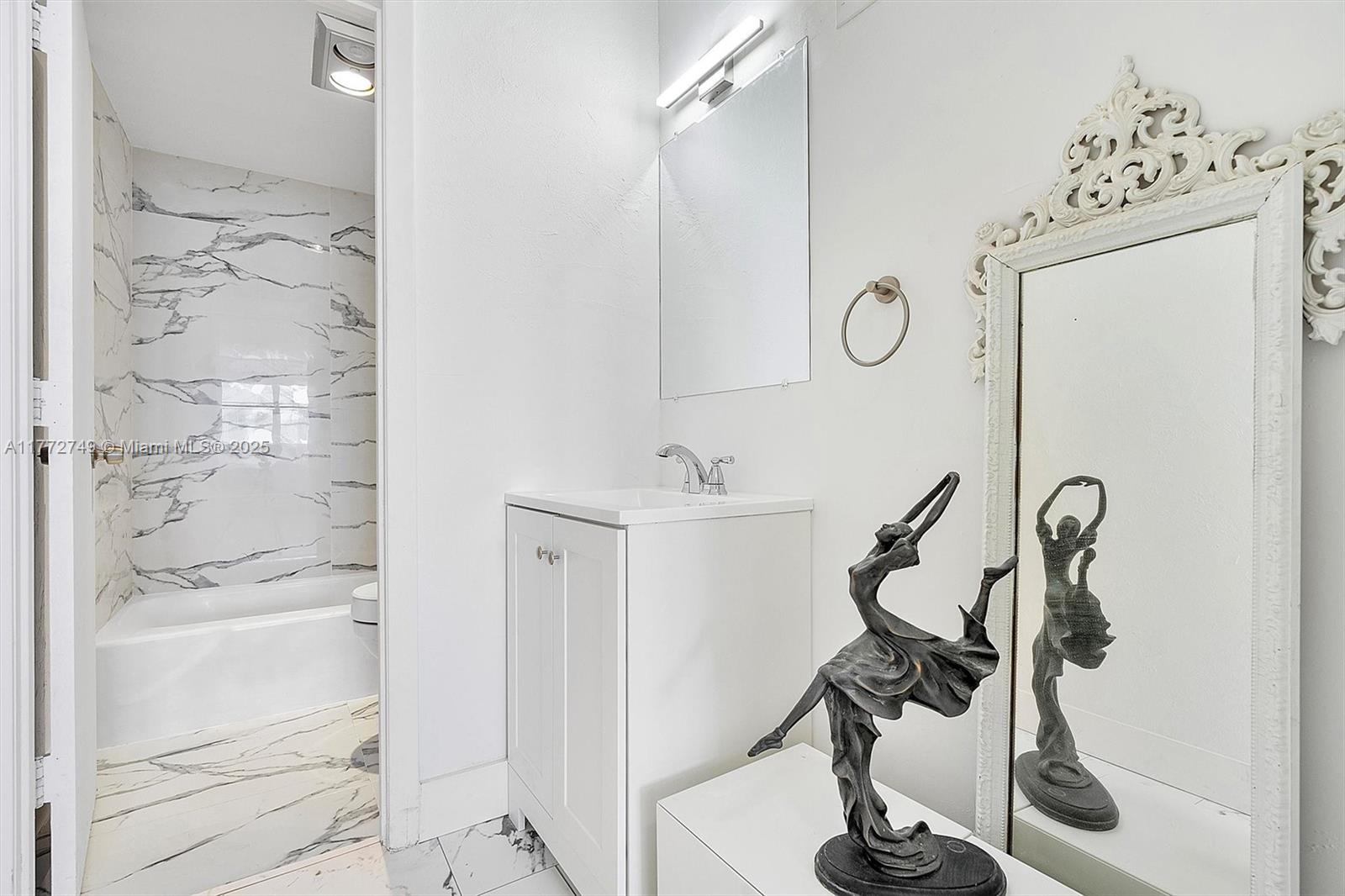 ARLEN HOUSE CONDO - Residential