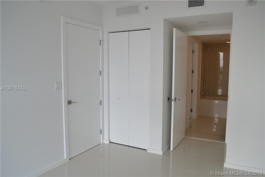 5252 PASEO - Residential Lease