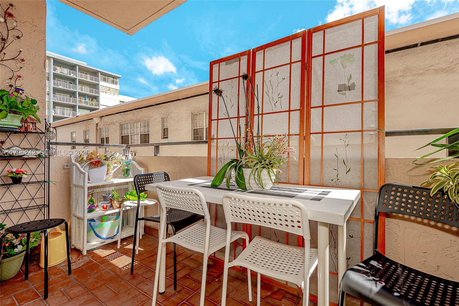 PETER ALAN CONDO APTS - Residential