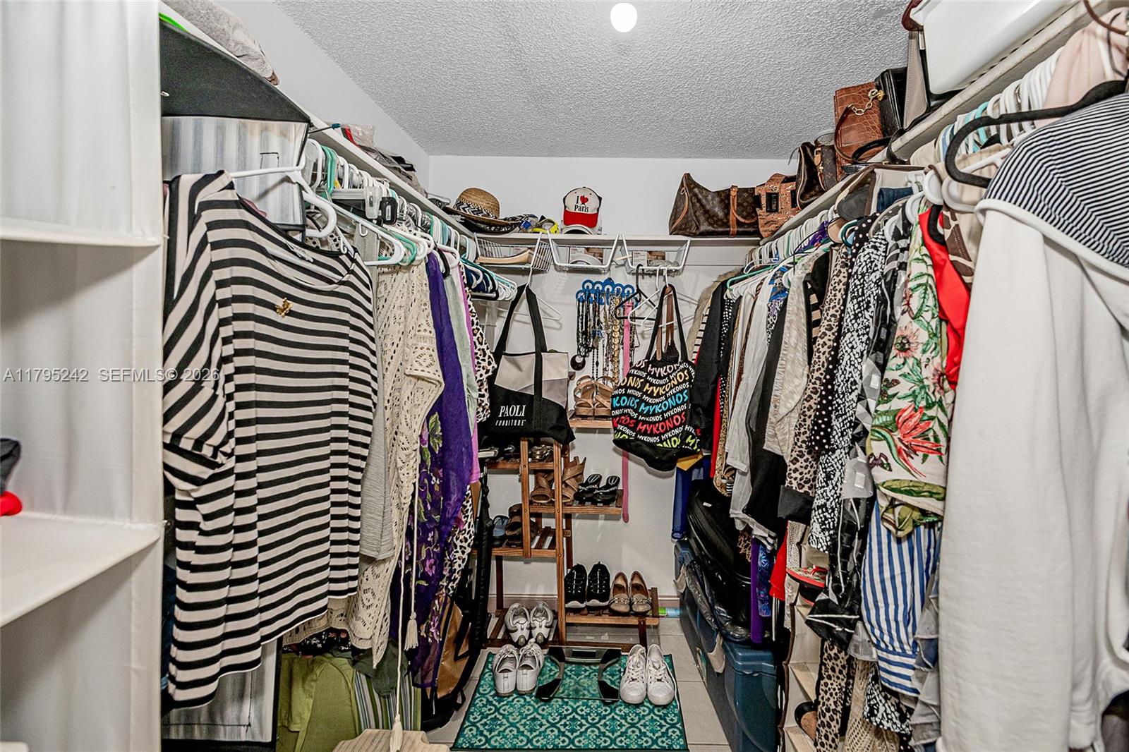 PETER ALAN CONDO APTS - Residential