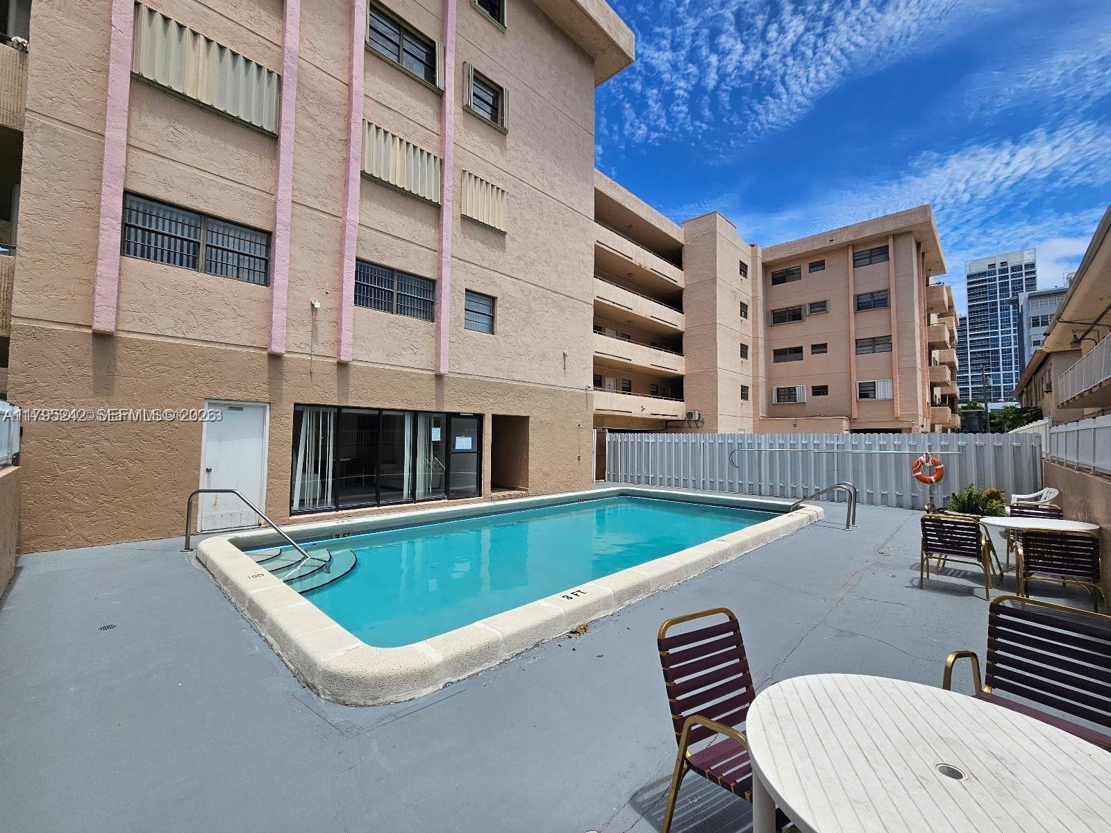 PETER ALAN CONDO APTS - Residential