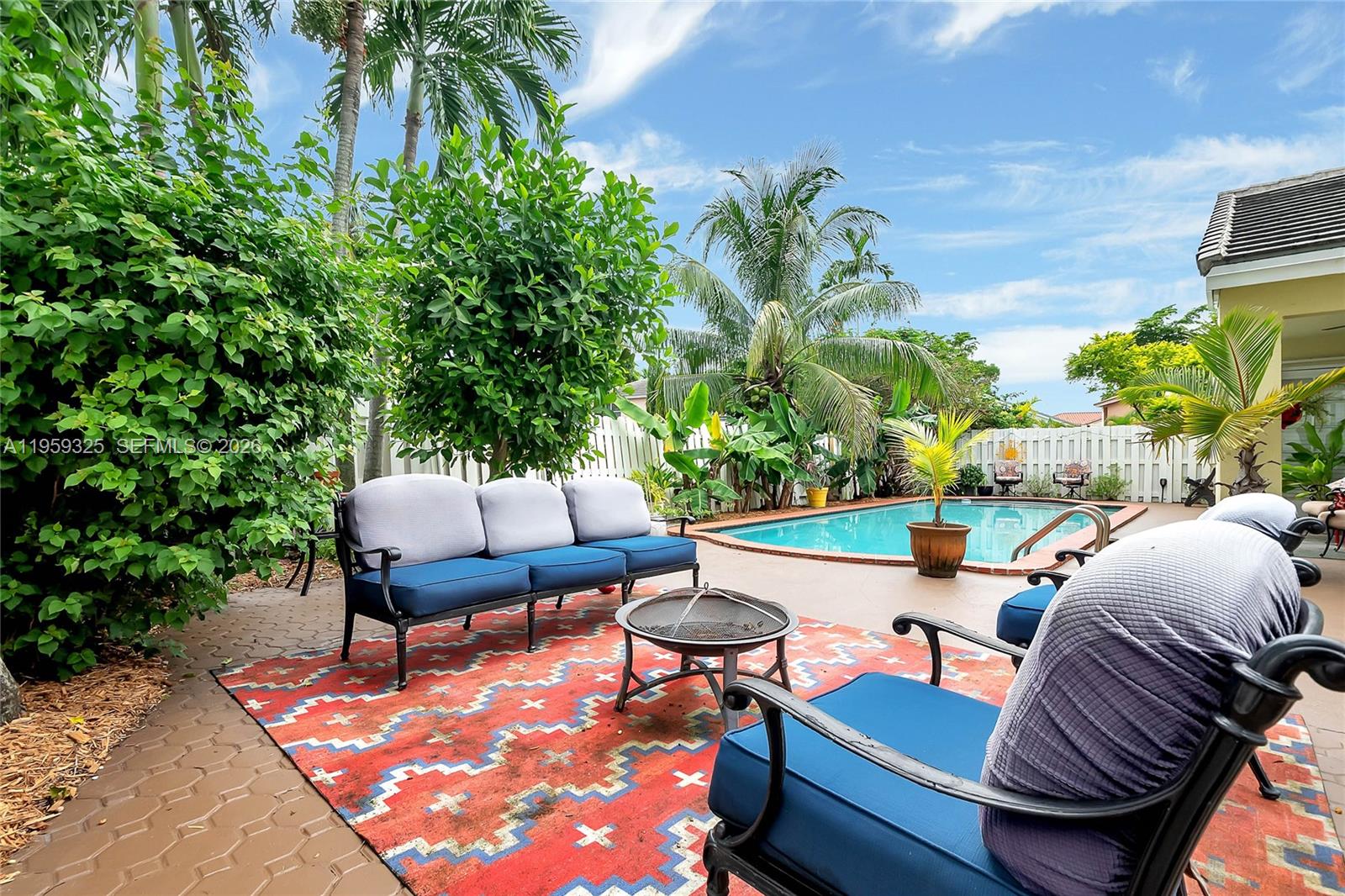 LAKES OF THE MEADOW PATIO - Residential Lease