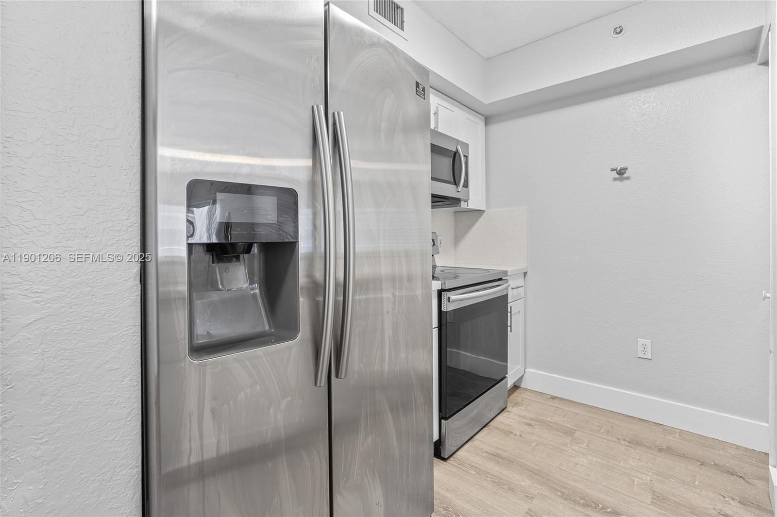 VISTA TRACE 8 CONDO - Residential