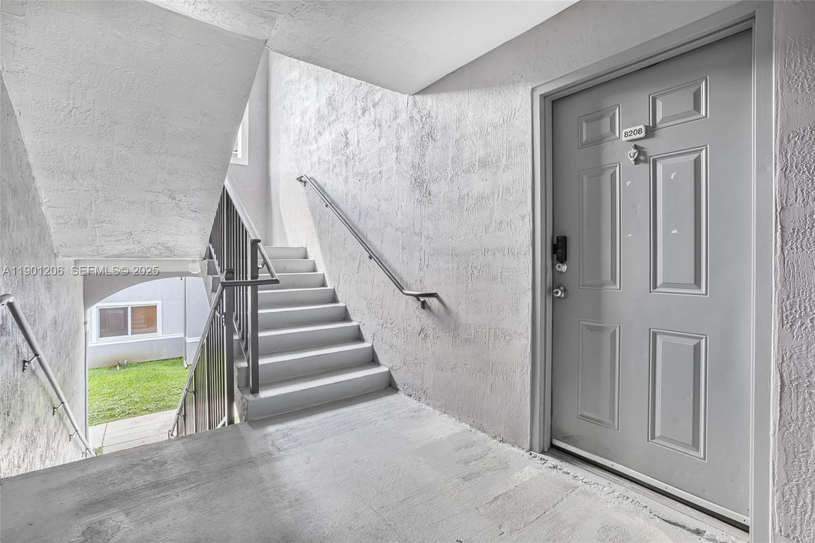 VISTA TRACE 8 CONDO - Residential